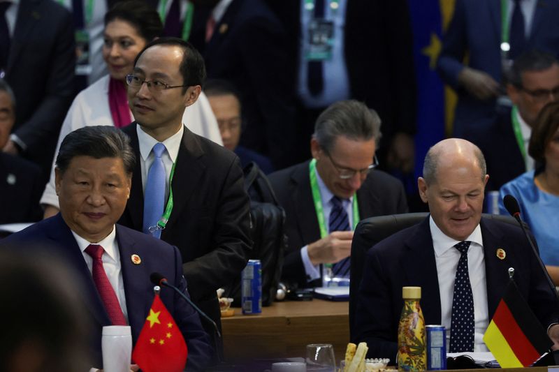 © Reuters. Presidente da China, Xi Jinping, ao lado do chanceler da Alemanha, Olaf Scholz, durante reunião de cúpula do G20, no Rio de Janeiro
18/11/2024 REUTERS/Ricardo Moraes