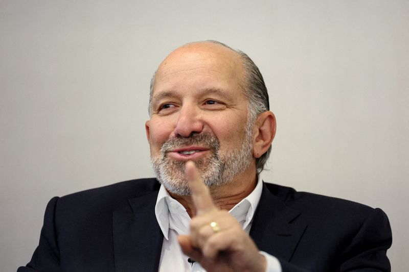 © Reuters. FILE PHOTO: Howard Lutnick, CEO of BGC Partners, Inc., speaks during the Piper Sandler Global Exchange and FinTech Conference in New York City, U.S., June 5, 2024.  REUTERS/Brendan McDermid/File Photo