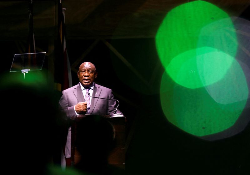 © Reuters. FILE PHOTO: South African President Cyril Ramaphosa delivers the keynote address at the Investing in African Mining Indaba 2023 conference in Cape Town, South Africa, February 7, 2023. REUTERS/Shelley Christians/File Photo