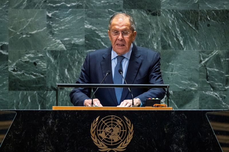 &copy; Reuters. Il ministro degli Esteri russo Sergei Lavrov parla alla 79ª Assemblea generale delle Nazioni Unite presso la sede dell'Onu a New York, Stati Uniti, 28 settembre 2024. REUTERS/Eduardo Munoz