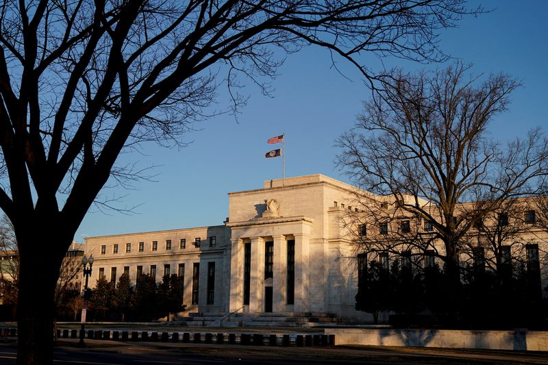 © Reuters. FILE PHOTO: The Federal Reserve building is seen in Washington, U.S., January 26, 2022.      REUTERS/Joshua Roberts/File Photo