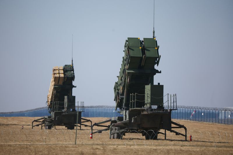 &copy; Reuters. FILE PHOTO: U.S. Army MIM-104 Patriots, surface-to-air missile (SAM) system launchers, are pictured at Rzeszow-Jasionka Airport, amid Russia's invasion of Ukraine, Poland March 24, 2022. REUTERS/Stringer/File Photo 