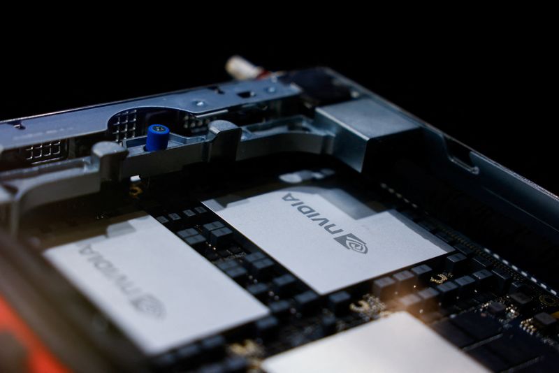 © Reuters. FILE PHOTO: An Nvidia GPU is seen inside a computer server displayed at Foxconn’s annual tech day in Taipei, Taiwan October 8, 2024. REUTERS/Ann Wang/File Photo