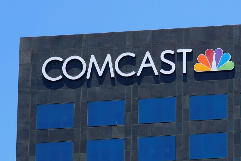 © Reuters. FILE PHOTO: The Comcast NBC logo is shown on a building in Los Angeles, California, U.S. June 13, 2018. REUTERS/Mike Blake/File Photo