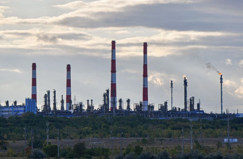 &copy; Reuters. A view shows the Orenburg gas processing plant of Gazprom in the Orenburg Region, Russia September 1, 2023. REUTERS/Alexander Manzyuk/File Photo