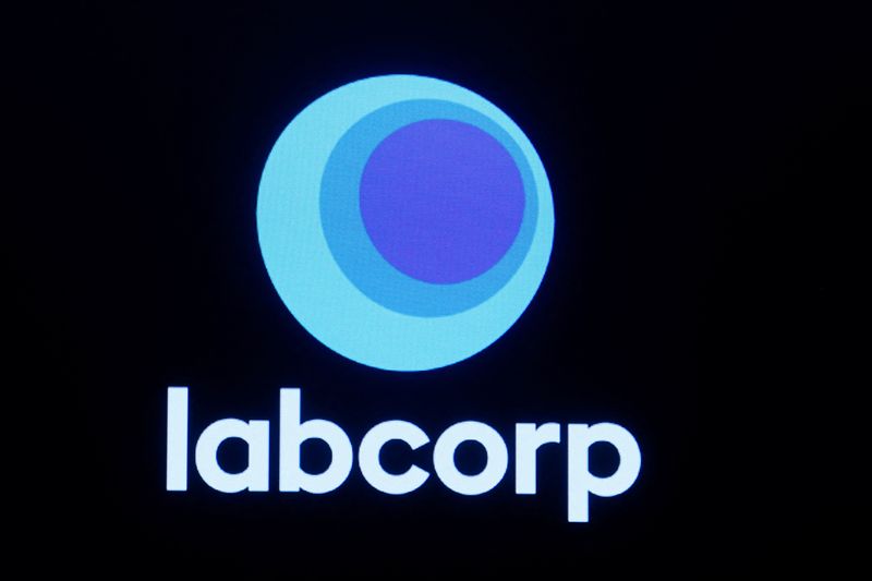 © Reuters. FILE PHOTO: The logo for Labcorp, Laboratory Corporation of America, a life sciences company is displayed on a screen on the floor of the New York Stock Exchange (NYSE) in New York City, U.S., June 22, 2023.  REUTERS/Brendan McDermid/File Photo