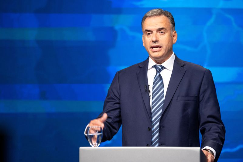 © Reuters. FILE PHOTO: Frente Amplio's presidential candidate Yamandu Osri speaks during a televised debate with the National Party's presidential candidate Alvaro Delgado (not pictured) ahead of the presidential election run-off, in Montevideo, Uruguay, November 17, 2024. Rodrigo Viera Amaral/Uruguayan Press Association APU/Handout via REUTERS/File Photo