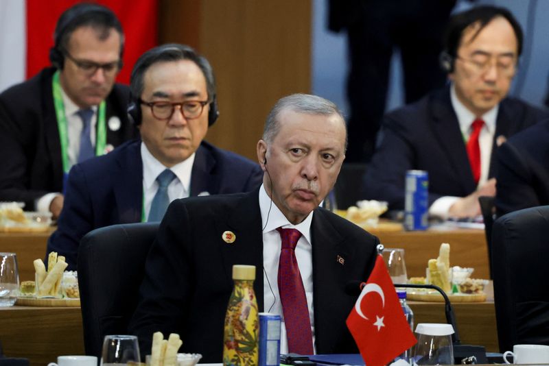 Erdogan opposes Ukraine use of U.S. lengthy vary missiles, urges restraint By Reuters