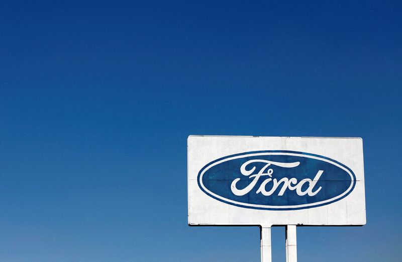 &copy; Reuters. FILE PHOTO: The Ford logo is seen at their plant in Cuatitlan Izcalli, Mexico October 18, 2016. REUTERS/Carlos Jasso/File Photo