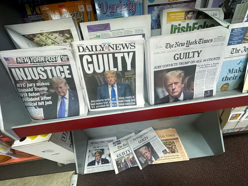 &copy; Reuters. FILE PHOTO: A news stand shows off headlines following the announcement of the verdict on former U.S. President Donald Trump's criminal trial, over charges that he falsified business records to conceal money paid to silence adult film star Stormy Daniels 