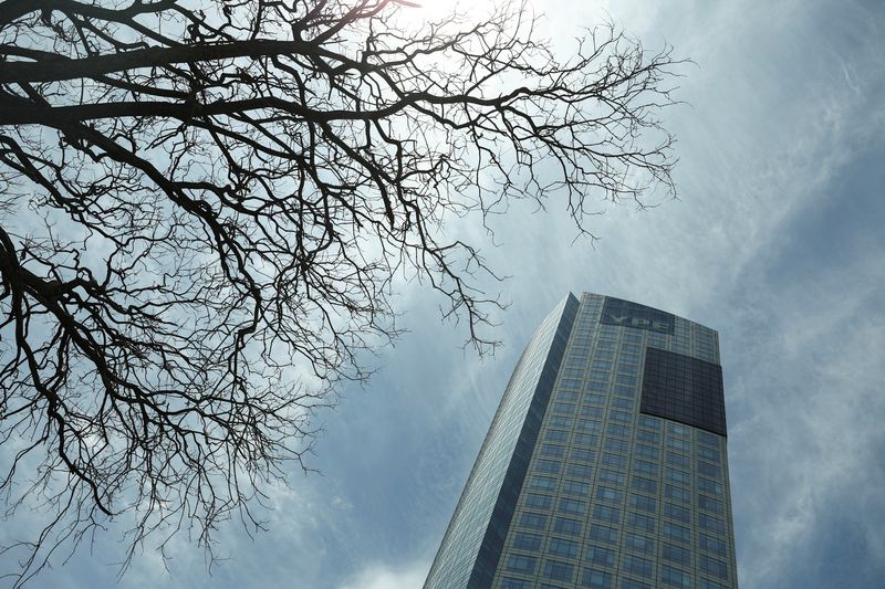 © Reuters. FILE PHOTO: The headquarters of the Argentine oil company YPF is seen in Buenos Aires, Argentina November 21, 2023. REUTERS/Agustin Marcarian/File Photo