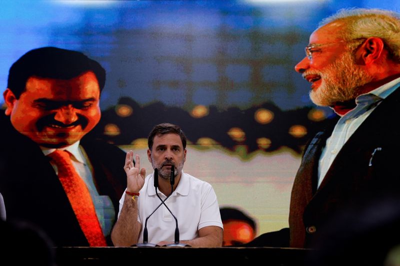 © Reuters. Rahul Gandhi, a senior leader of India's main opposition Congress party, gestures during a press conference on Indian billionaire Gautam Adani being indicted by U.S. prosecutors for his alleged role in a scheme to bribe Indian officials, at the party's headquarters in New Delhi, India, November 21, 2024. REUTERS/Priyanshu Singh