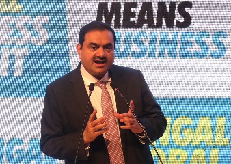 &copy; Reuters. FILE PHOTO: Indian billionaire Gautam Adani addresses delegates during the Bengal Global Business Summit in Kolkata, India April 20, 2022. REUTERS/Rupak De Chowdhuri/File Photo