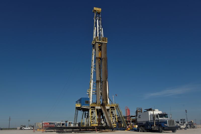 &copy; Reuters. FILE PHOTO: A drilling rig on a lease owned by Oasis Petroleum performs logging operations in the Permian Basin oil and natural gas producing area near Wink, Texas U.S. August 22, 2018. Picture taken August 22, 2018. REUTERS/Nick Oxford/File Photo