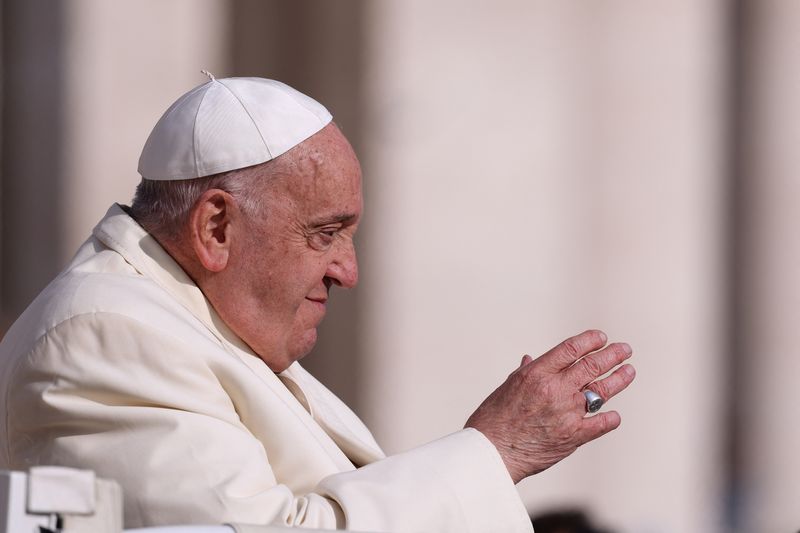 © Reuters. FILE PHOTO: Pope Francis attends the weekly general audience, in St Peter’s Square at the Vatican, November 13, 2024. REUTERS/Claudia Greco/File Photo