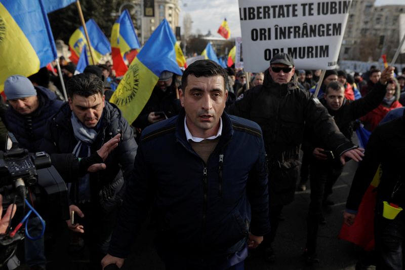 &copy; Reuters. FILE PHOTO: George Simion, co-leader of Alliance for the Union of Romanians (AUR) party, leads a group of protesters in Bucharest, Romania, December 21, 2021. Inquam Photos/George Calin via REUTERS/File Photo