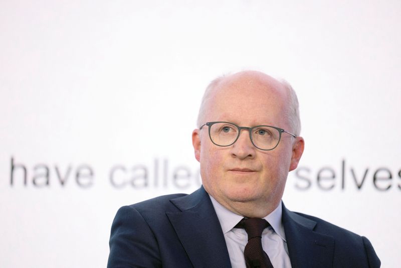 &copy; Reuters. Philip R. Lane, capo economista della Banca centrale europea, parla con Balazs Koranyi, capo corrispondente della Reuters (non nella foto) alla Borsa di Londra, Gran Bretagna, 17 giugno 2024. REUTERS/Anna Gordon