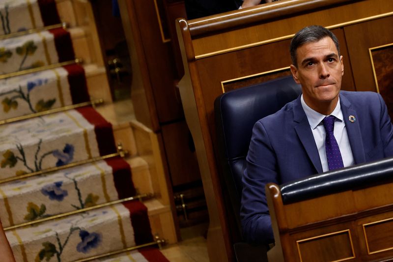 © Reuters. Spanish Prime Minister Pedro Sanchez attends a vote on a fiscal package extending a windfall tax on banks at Parliament, in Madrid, Spain, November 21, 2024. REUTERS/Susana Vera