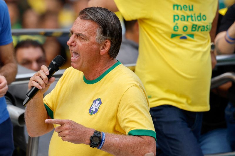 © Reuters. FILE PHOTO: Former Brazilian President Jair Bolsonaro participates in a protest against Brazil's Supreme Court on Independence Day on September 7, 2024, in Paulista Avenue, Sao Paulo, Brazil. REUTERS/Carla Carniel/File Photo