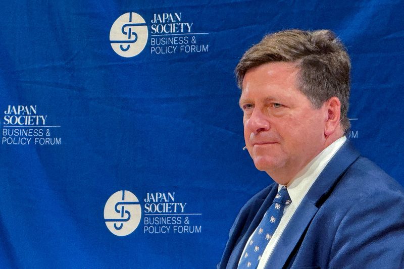 © Reuters. FILE PHOTO: Jay Clayton, former chairman of the U.S. Securities and Exchange Commission, speaks at a Japan Society event in New York City, U.S., November 20, 2024. REUTERS/Echo Wang/File Photo