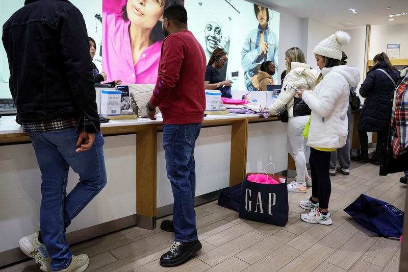 Gap raises annual sales target betting on steady holiday demand