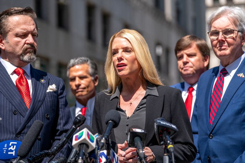 © Reuters. FILE PHOTO: Former Florida Attorney General Pam Bondi speaks during a press conference by supporters of former U.S. President Donald Trump after they attended his trial for allegedly covering up hush money payments linked to extramarital affair with Stormy Daniels, in Manhattan, New York City, U.S., May 21, 2024. REUTERS/David 'Dee' Delgado/File Photo