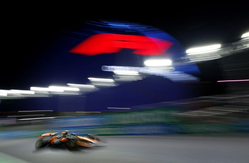 © Reuters. Formula One F1 - Las Vegas Grand Prix - Las Vegas Strip Circuit, Las Vegas, Nevada, United States - November 21, 2024 McLaren's Lando Norris during practice REUTERS/Mike Blake