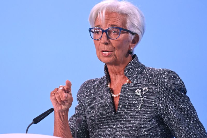 © Reuters. Presidente do BCE, Christine Lagarde, fala com repórteres, em Frankfurt, na Alemanha
12/09/2024
REUTERS/Jana Rodenbusch