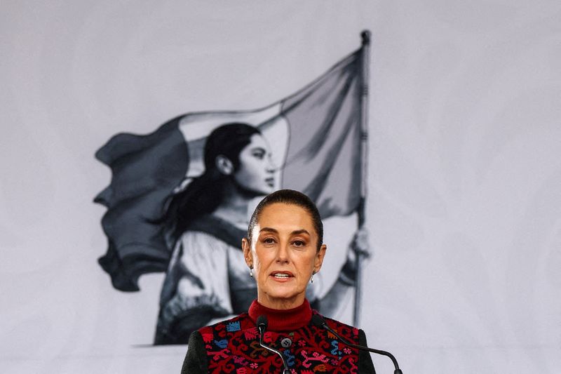 © Reuters. FILE PHOTO: Mexican President Claudia Sheinbaum speaks, on the day of the 114th anniversary of the Mexican Revolution, in Mexico City, Mexico November 20, 2024. REUTERS/Raquel Cunha/File Photo