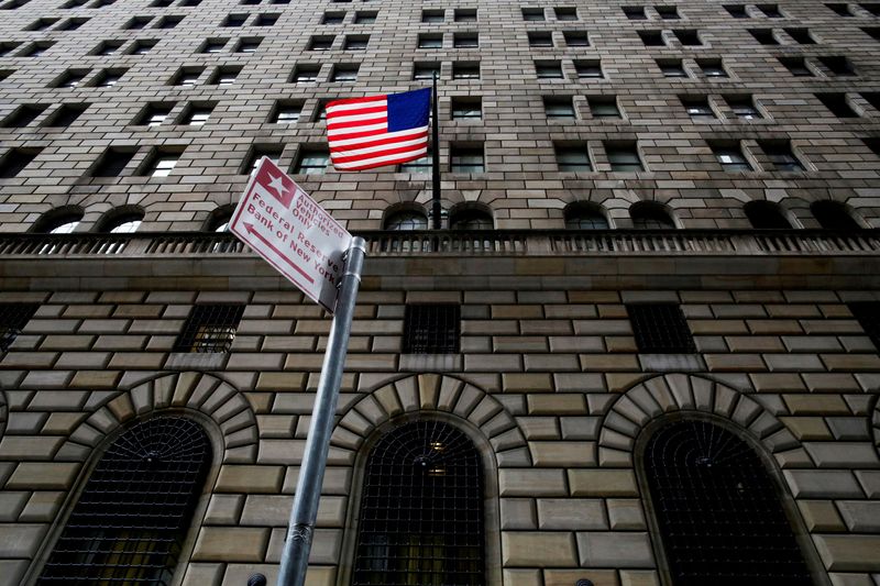 © Reuters. PHOTO FROM PHOTO: The Federal Reserve Bank of New York building in the Manhattan borough of New York City, USA, December 16, 2017. REUTERS/Eduardo Muñoz/File photo