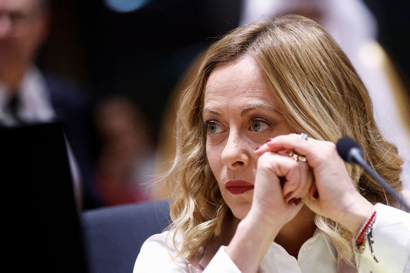 &copy; Reuters. La premier Giorgia Meloni partecipa a una tavola rotonda durante il vertice congiunto dell'Unione europea e del Consiglio di cooperazione del Golfo (CCG) a Bruxelles, in Belgio, il 16 ottobre 2024. REUTERS/Johanna Geron