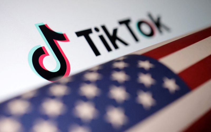 © Reuters. The American flag is placed on a TikTok logo in this illustration taken March 20, 2024. REUTERS/Dado Ruvic/Illustration/File Photo