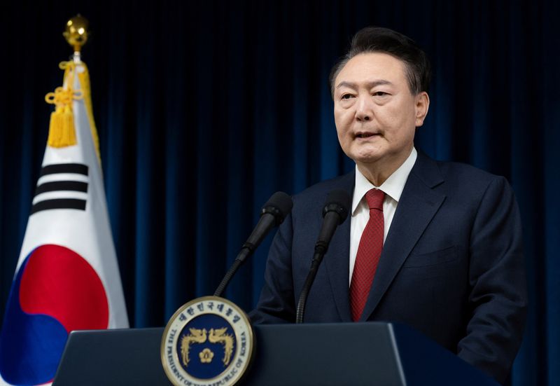 © Reuters. South Korean President Yoon Suk Yeol delivers a speech to the nation at the presidential office in Seoul, South Korea, December 7, 2024. The presidential office/Handout via REUTERS