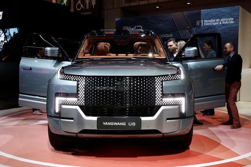 © Reuters. A BYD YangWang U8 is displayed on media day at the 2024 Paris Auto Show in Paris, France, October 14, 2024. REUTERS/Benoit Tessier/File Photo