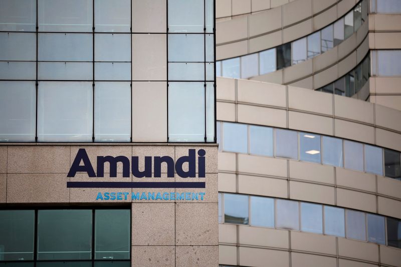 &copy; Reuters. Logo di Amundi all'esterno della sede della società a Parigi, Francia, 3 febbraio 2023. REUTERS/Sarah Meyssonnier