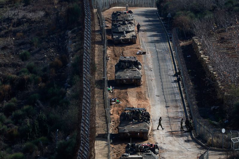 &copy; Reuters. Israeli soldiers gather near the ceasefire line between Syria and the Israeli-occupied Golan Heights, December 9, 2024. REUTERS/Ammar Awad