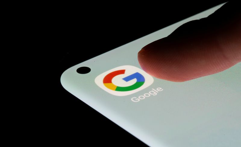 © Reuters. Google app is seen on a smartphone in this illustration taken, July 13, 2021. REUTERS/Dado Ruvic/Illustration/File Photo