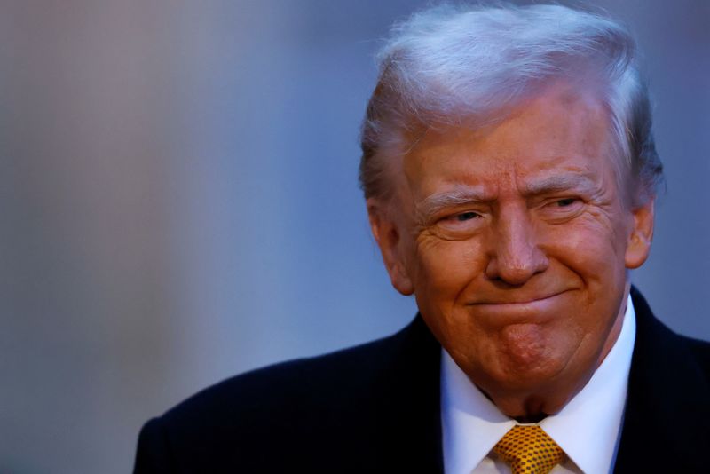 © Reuters. U.S. President-elect Donald Trump arrives for a meeting in Paris, France, December 7, 2024. REUTERS/Christian Hartmann/File Photo