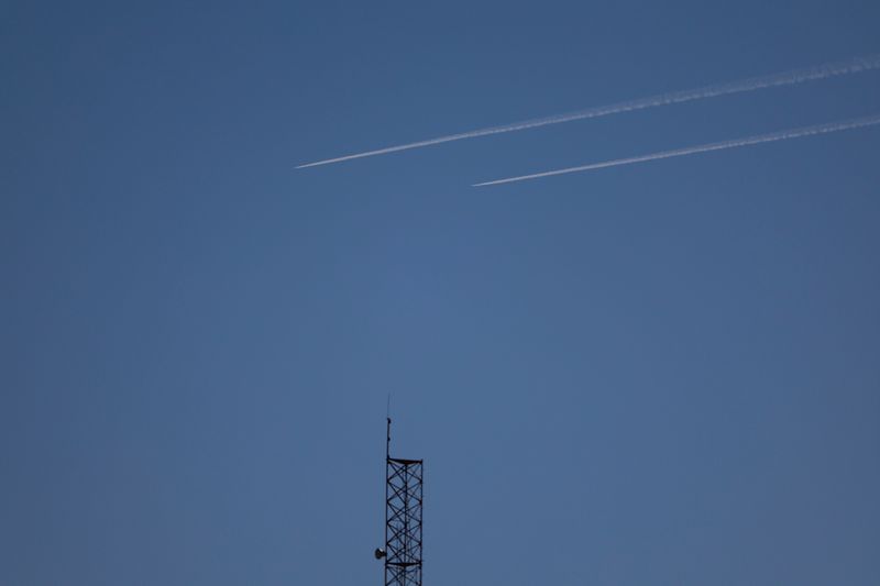 &copy; Reuters. Aviões israelenses sobrevoam a Síria, vistos das Colinas de Golã ocupadas por Israeln09/12/2024nREUTERS/Ammar Awad