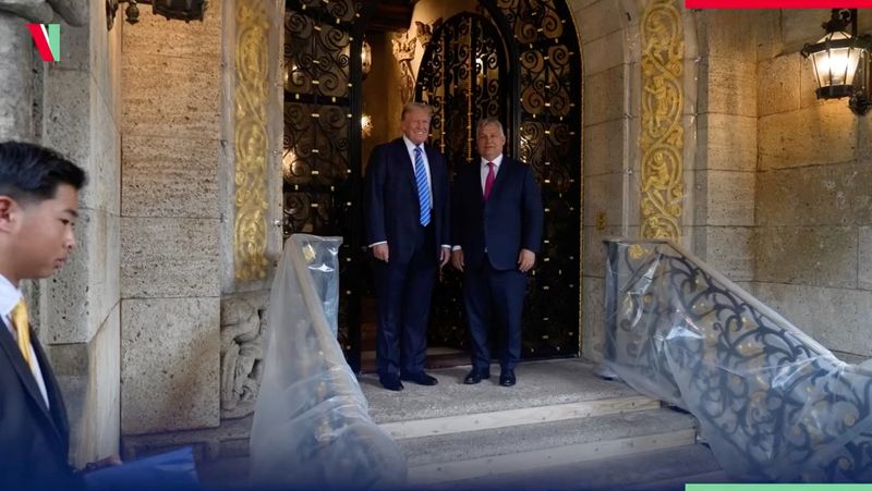 © Reuters. FILE PHOTO: Hungarian Prime Minister Viktor Orban meets Donald Trump in Palm Beach, Florida, U.S., in this screen grab obtained from a social media video released July 12, 2024. Viktor Orban via Facebook/Handout via REUTERS/File photo