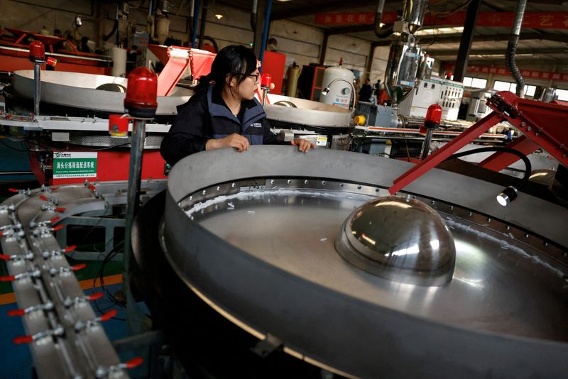 &copy; Reuters. FILE PHOTO: A worker monitors the production line of drip tape fittings at a factory of DAYU Water Group Co, in Jiuquan, during an organised media tour in Gansu province, China October 18, 2024. REUTERS/Tingshu Wang/File Photo