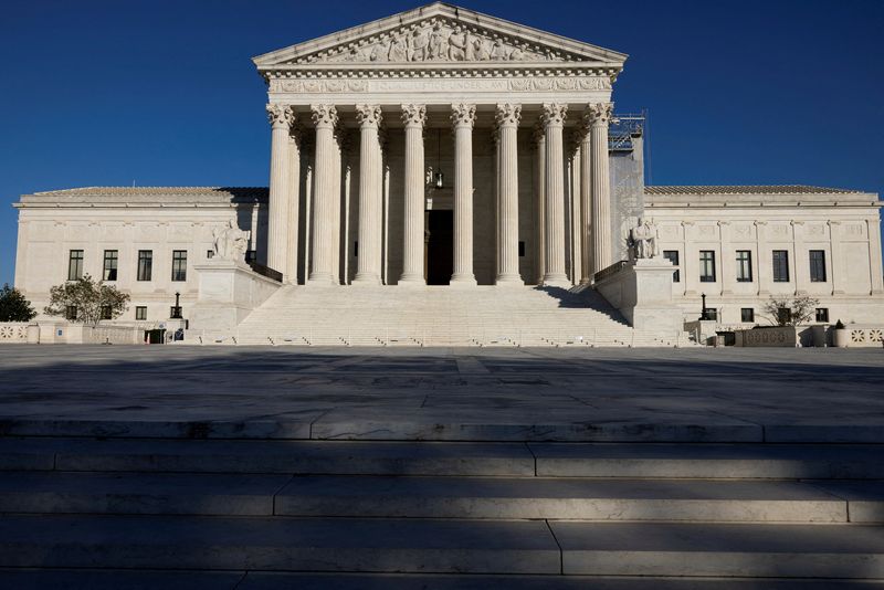 &copy; Reuters. FILE PHOTO: The Supreme Court is pictured, in Washington, D.C., U.S., October 21, 2024. REUTERS/Kevin Mohatt/File Photo