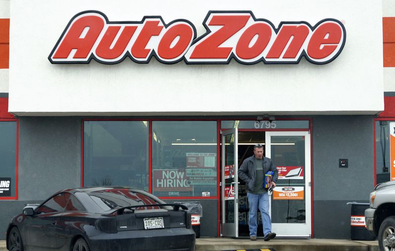 &copy; Reuters. A customer leaves the AutoZone store in Broomfield, Colorado March 3, 2015. REUTERS/Rick Wilking/File photo