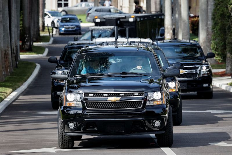 © Reuters. The motorcade carrying U.S. President-elect Donald Trump leaves Trump International Golf Club in West Palm Beach, Florida, U.S., December 10, 2024. REUTERS/Marco Bello