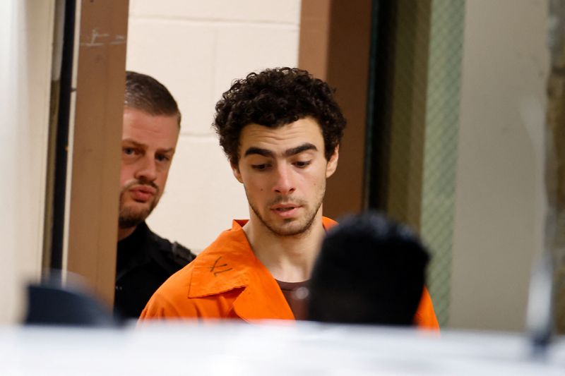 &copy; Reuters. Luigi Mangione, 26, a suspect in the New York City killing of UnitedHealth executive Brian Thompson, is escorted after an extradition hearing at Blair County Court House in Hollidaysburg, Pennsylvania, U.S. December 10, 2024.   REUTERS/Eduardo Munoz