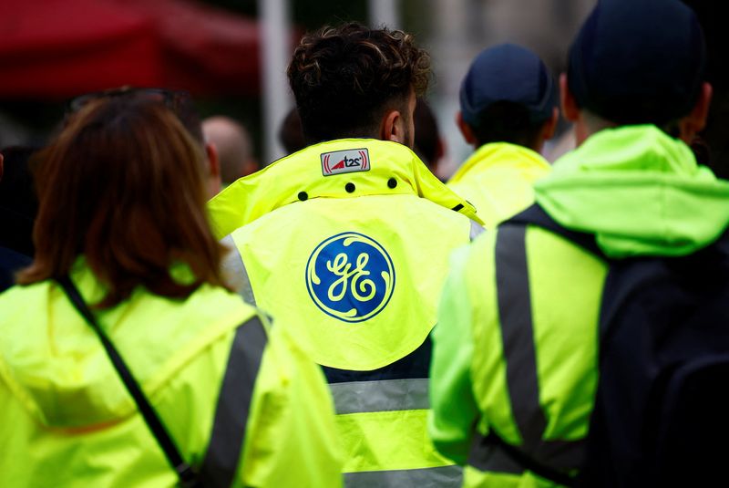 &copy; Reuters. FILE PHOTO: Workers of GE Vernova, in Nantes, France, October 17, 2024. REUTERS/Stephane Mahe/File photo