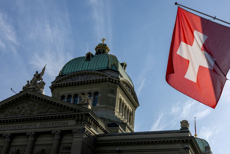 &copy; Reuters. FILE PHOTO: A Swiss flag is seen on the Swiss Parliament building (Bundeshaus) in Bern, Switzerland, November 6, 2024. REUTERS/Denis Balibouse//File Photo