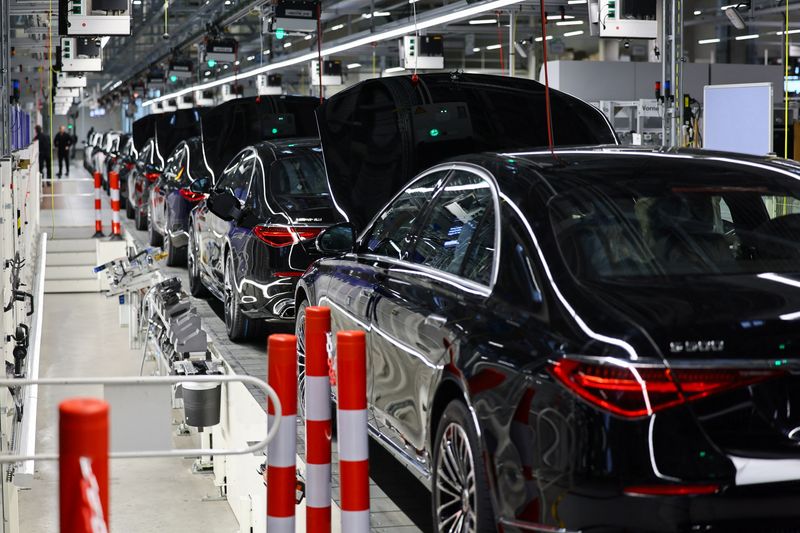 &copy; Reuters. FILE PHOTO: Mercedes-Benz AMG cars queue on a production line of "Factory 56", one of the world's most modern electric and conventional car assembly halls of German carmaker Mercedes-Benz, in Sindelfingen near Stuttgart, Germany, March 4, 2024. REUTERS/Wo