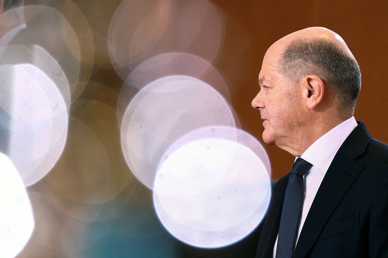 © Reuters. German Chancellor Olaf Scholz attends the cabinet meeting at the Chancellery in Berlin, Germany, December 11, 2024. REUTERS/Liesa Johannssen    