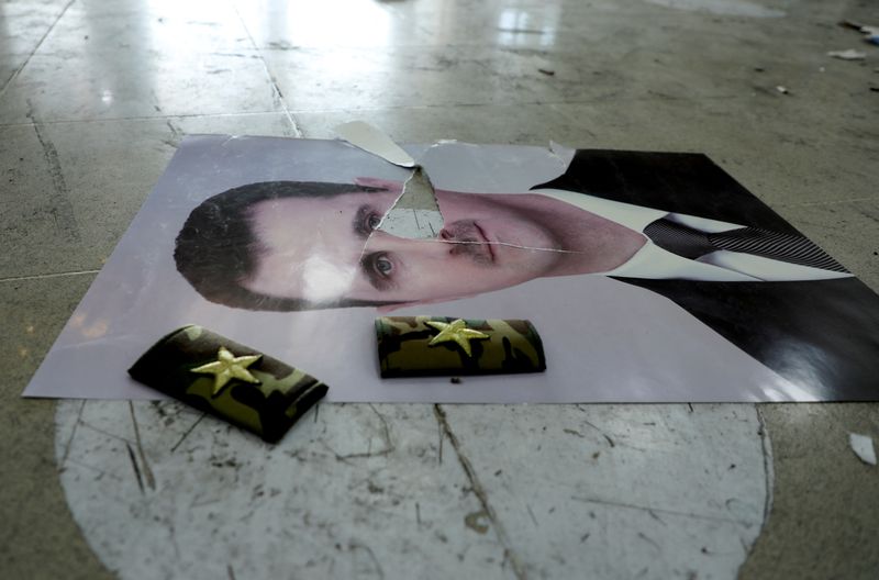 &copy; Reuters. FILE PHOTO: A damaged picture of Syria's Bashar al-Assad lies on the floor inside Qamishli international airport, after Syrian rebels announced that they have ousted Syria's Bashar al-Assad, in Qamishli, Syria December 9, 2024. REUTERS/Orhan Qereman/File 